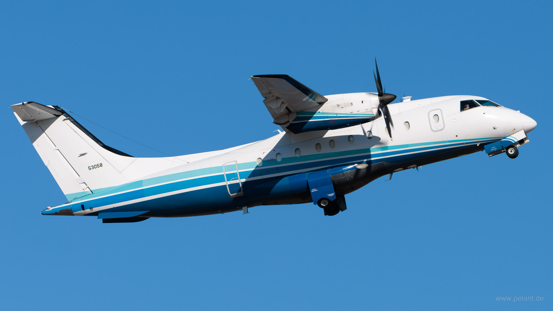 95-3058 USAF, -Army etc. Dornier C-146A Wolfhound in Stuttgart / STR