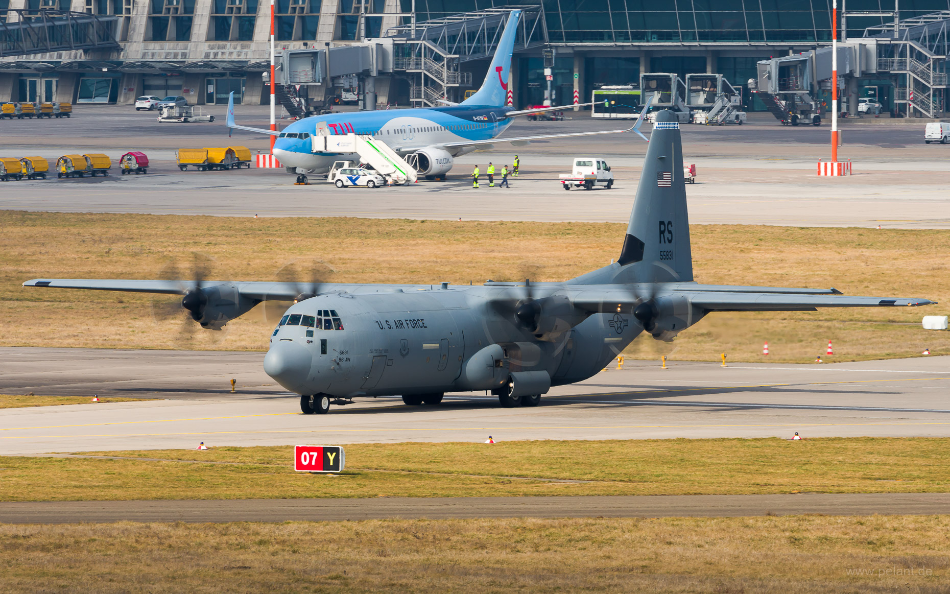 15-5831 USAF, -Army etc. Lockheed Martin C-130J-30 Hercules in Stuttgart / STR