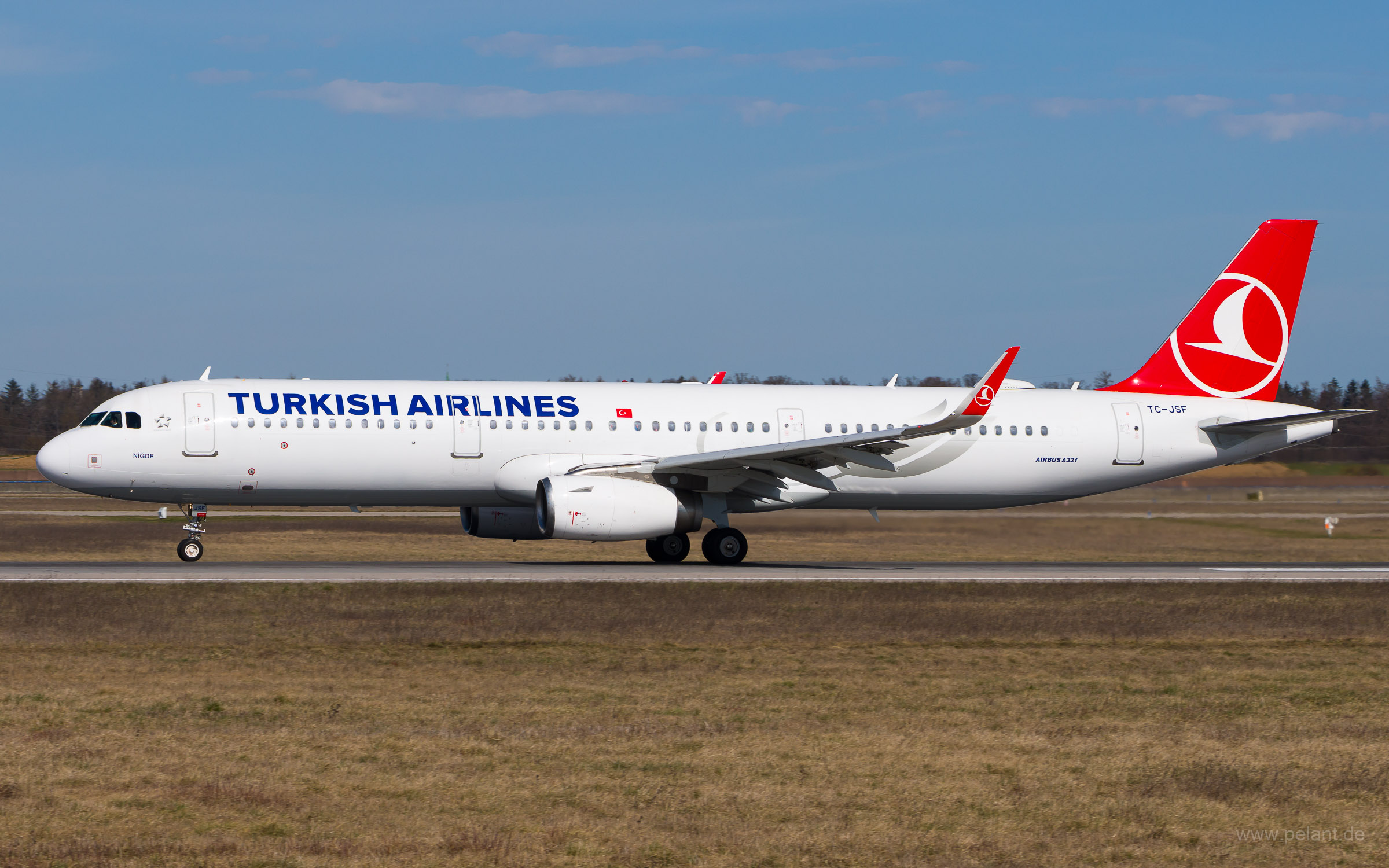 TC-JSF Turkish Airlines Airbus A321-231 in Stuttgart / STR
