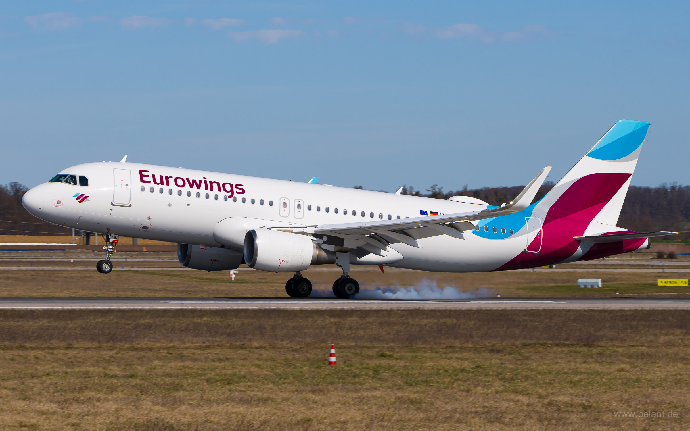 D-AEWI Eurowings Airbus A320-214 in Stuttgart / STR