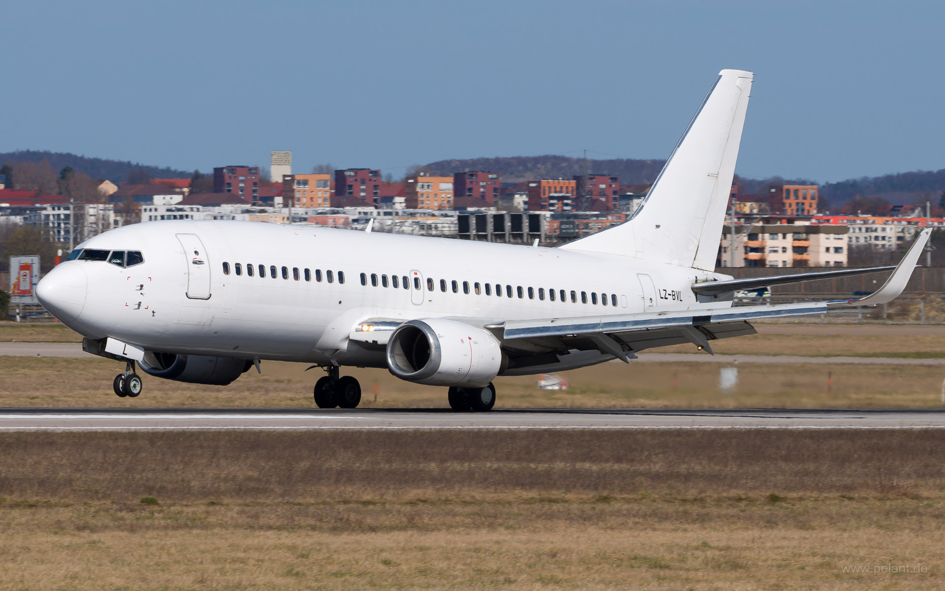 LZ-BVL Bul Air Boeing 737-33S in Stuttgart / STR (ganz weiß Livery)