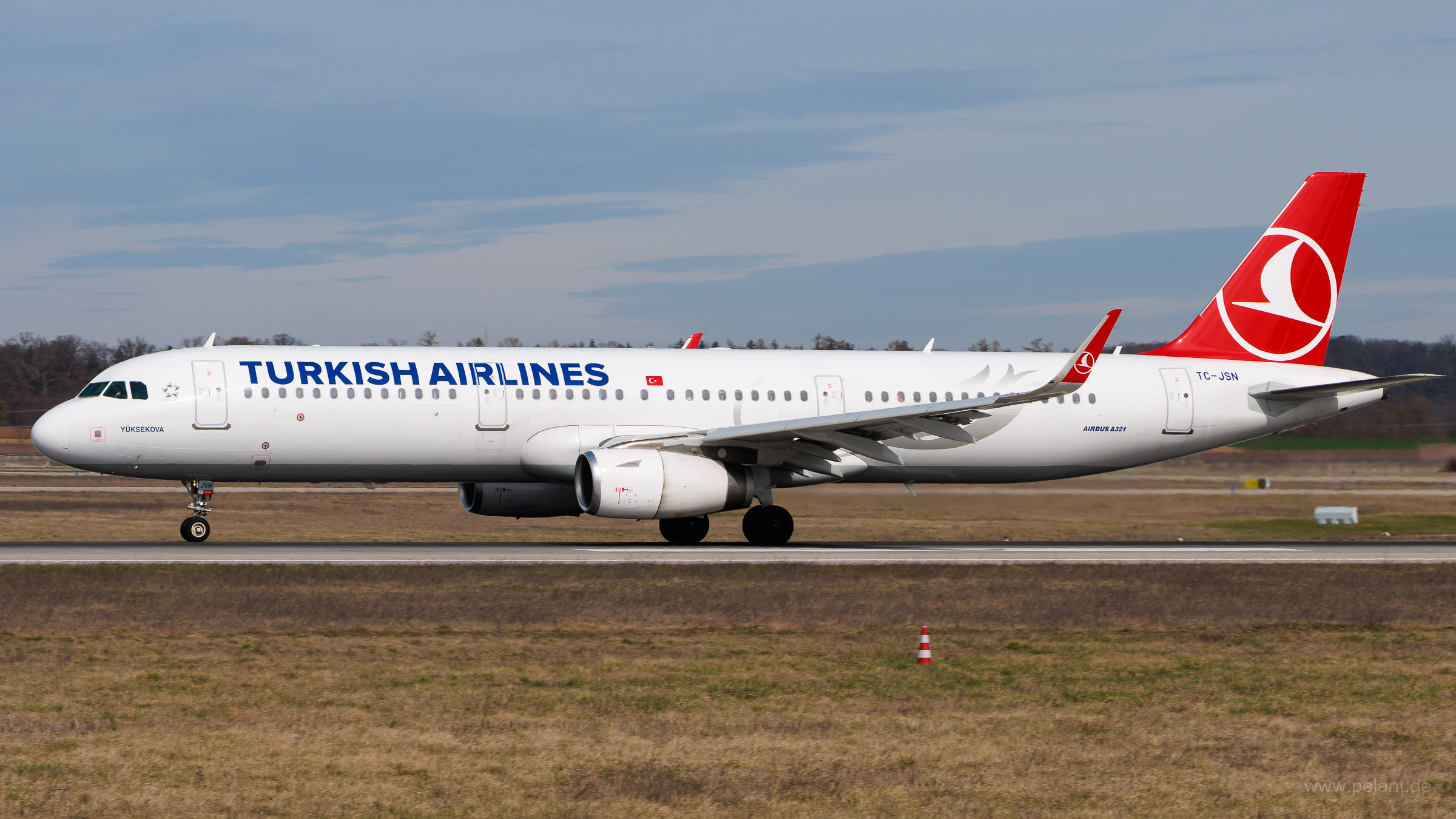 TC-JSN Turkish Airlines Airbus A321-231 in Stuttgart / STR