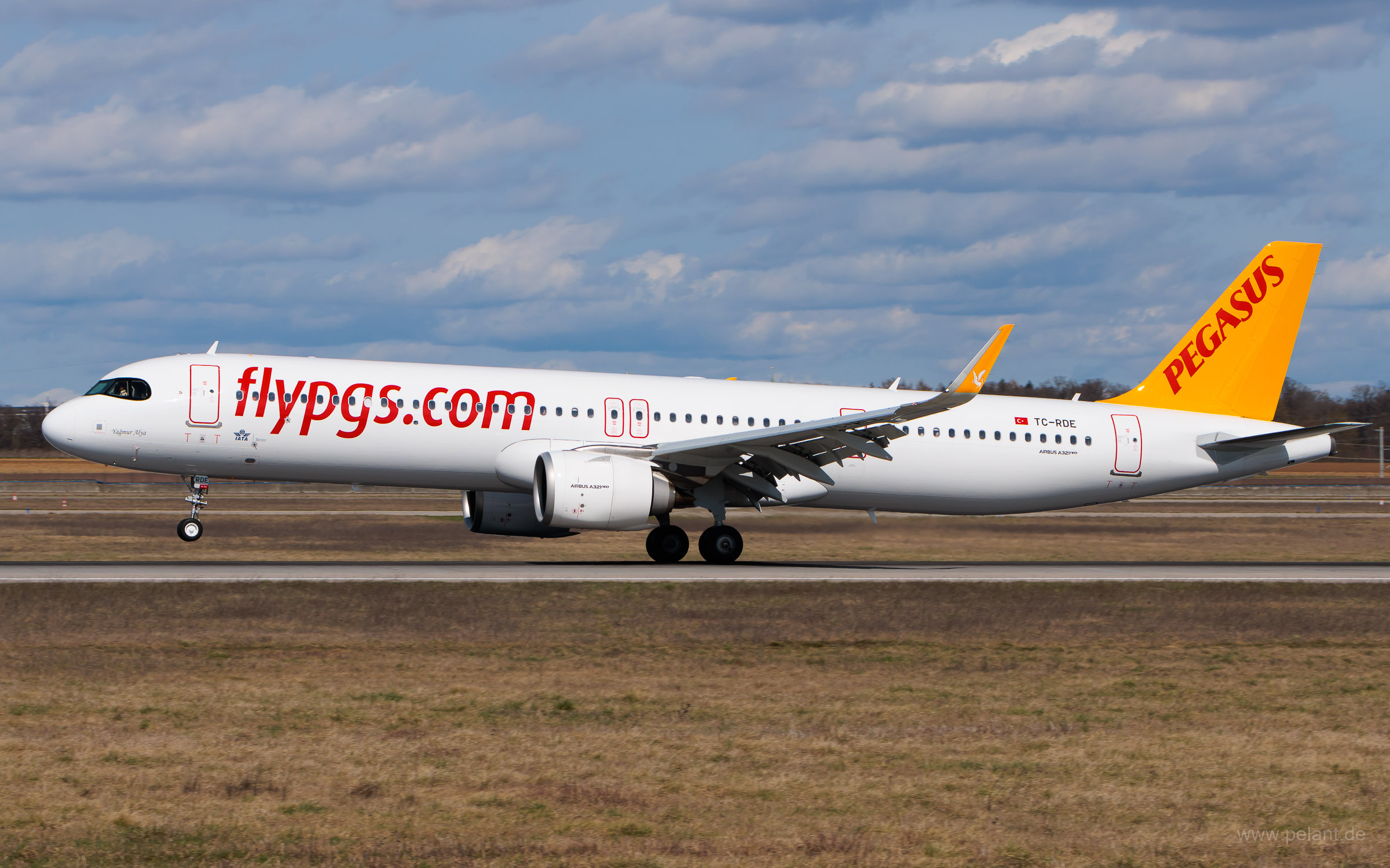 TC-RDE Pegasus Airlines Airbus A321-251NX in Stuttgart / STR