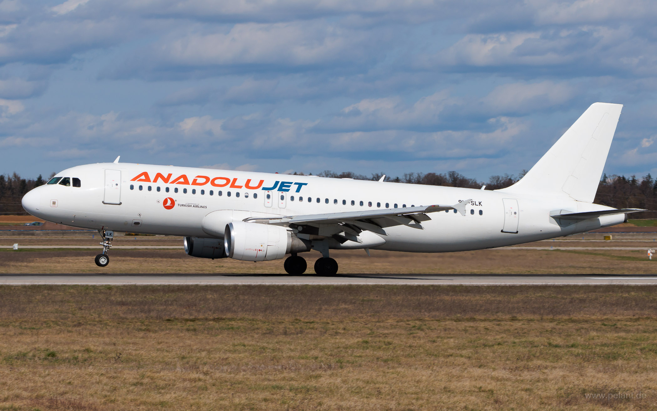 9H-SLK AnadoluJet Airbus A320-214 in Stuttgart / STR