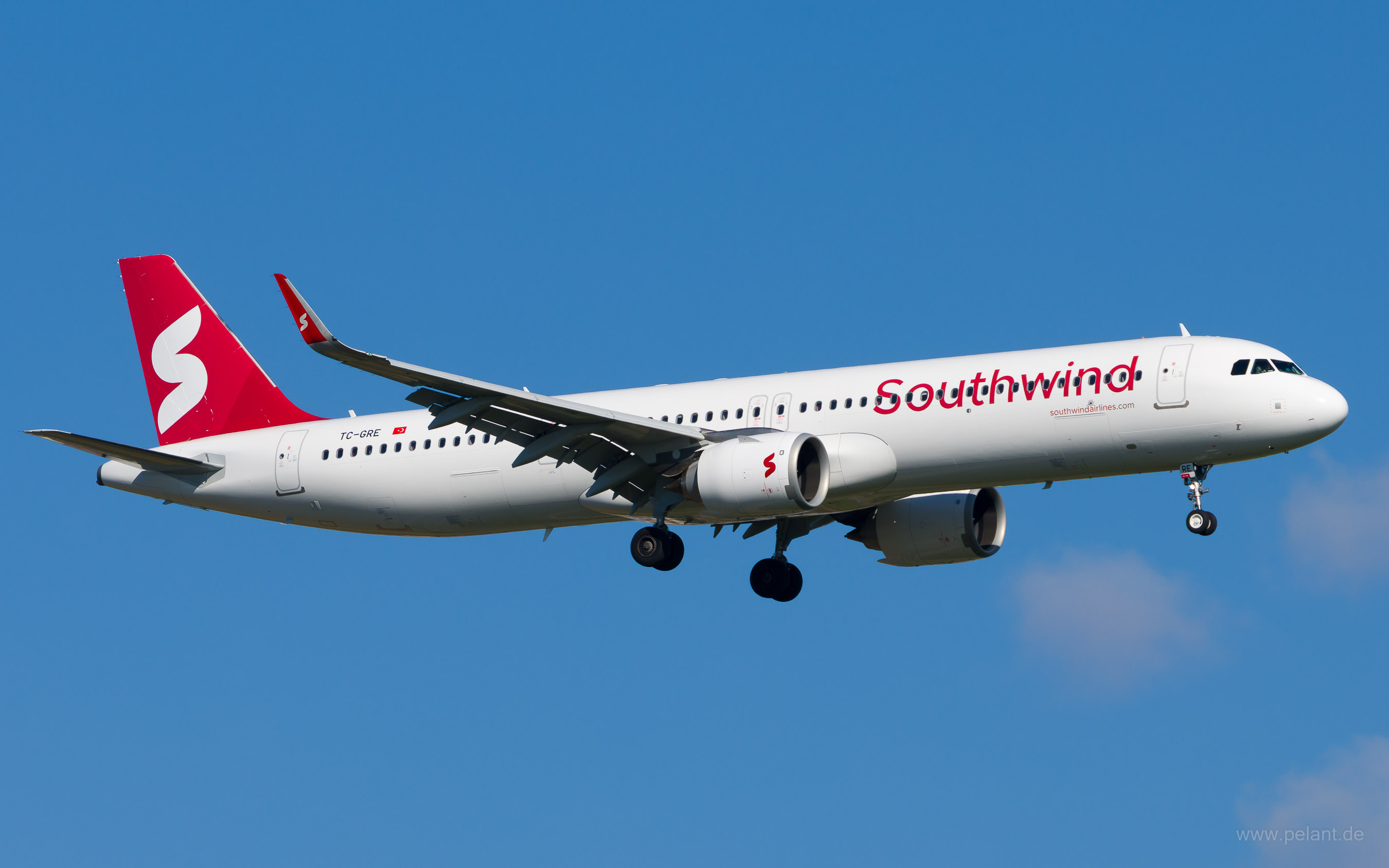 TC-GRE Southwind Airlines Airbus A321-253NX in Stuttgart / STR