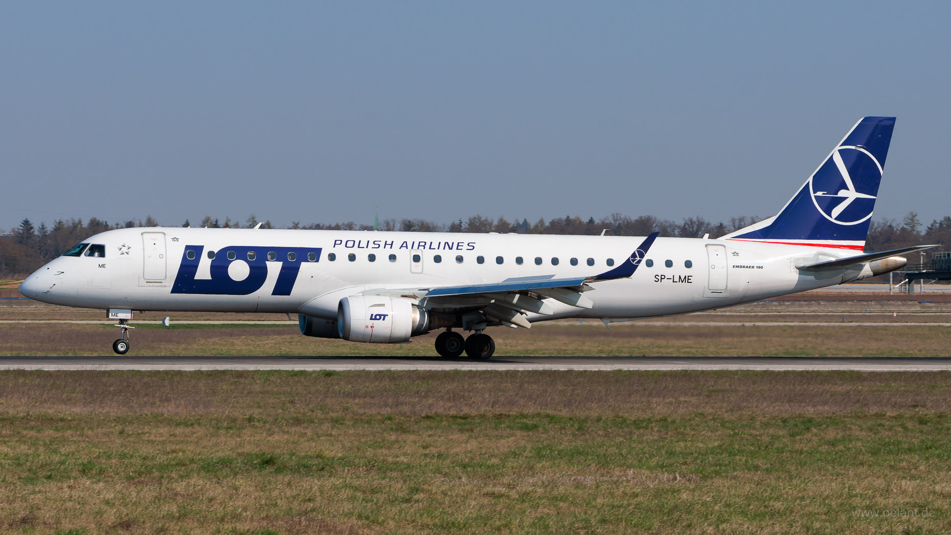 SP-LME LOT Embraer 190 in Stuttgart / STR