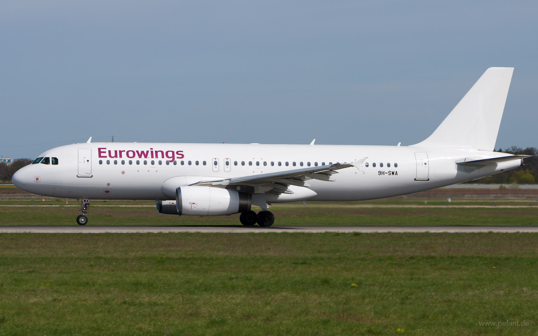 9H-SWA Avion Express Malta Airbus A320-232 in Stuttgart / STR