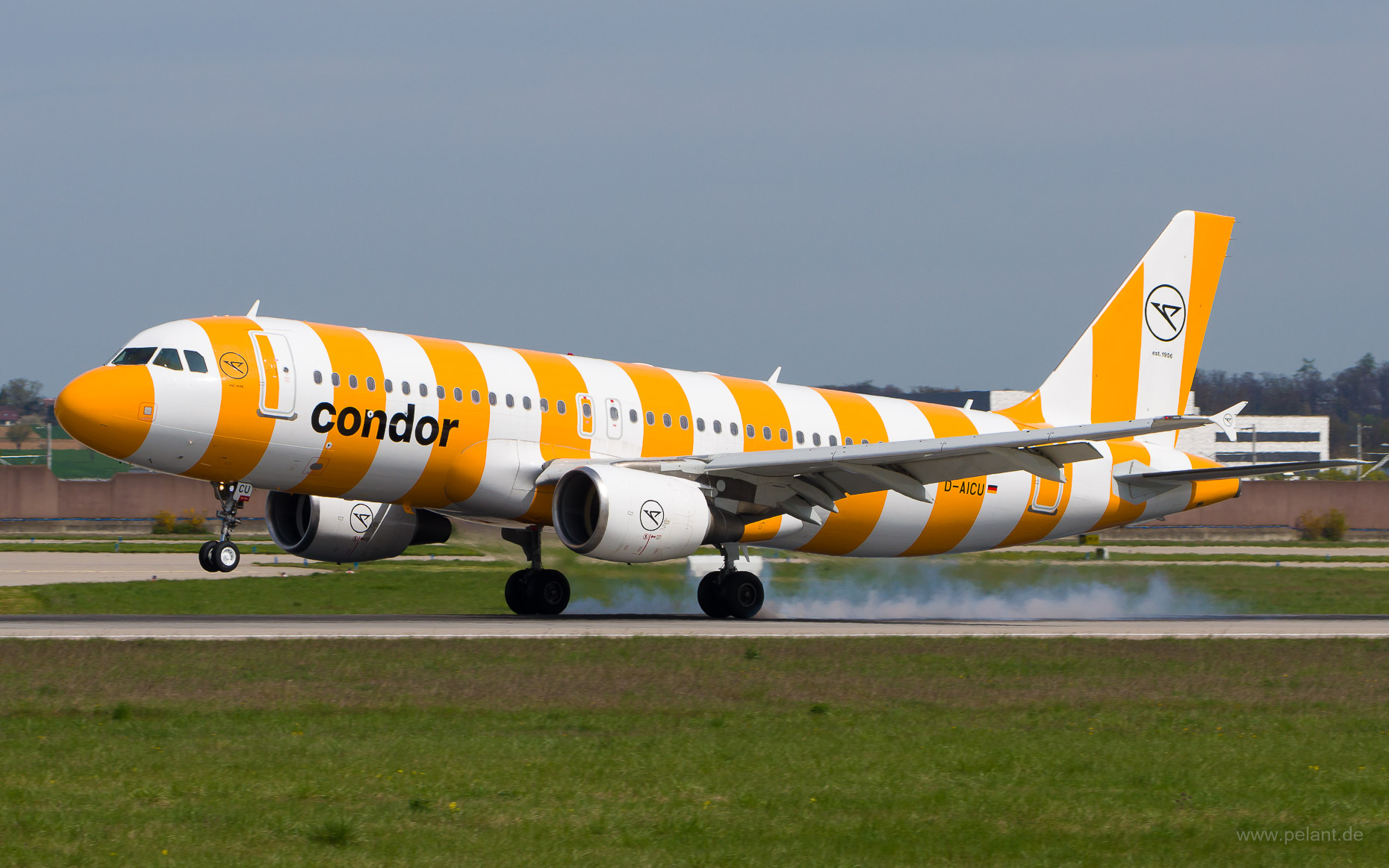 D-AICU Condor Airbus A320-214 in Stuttgart / STR