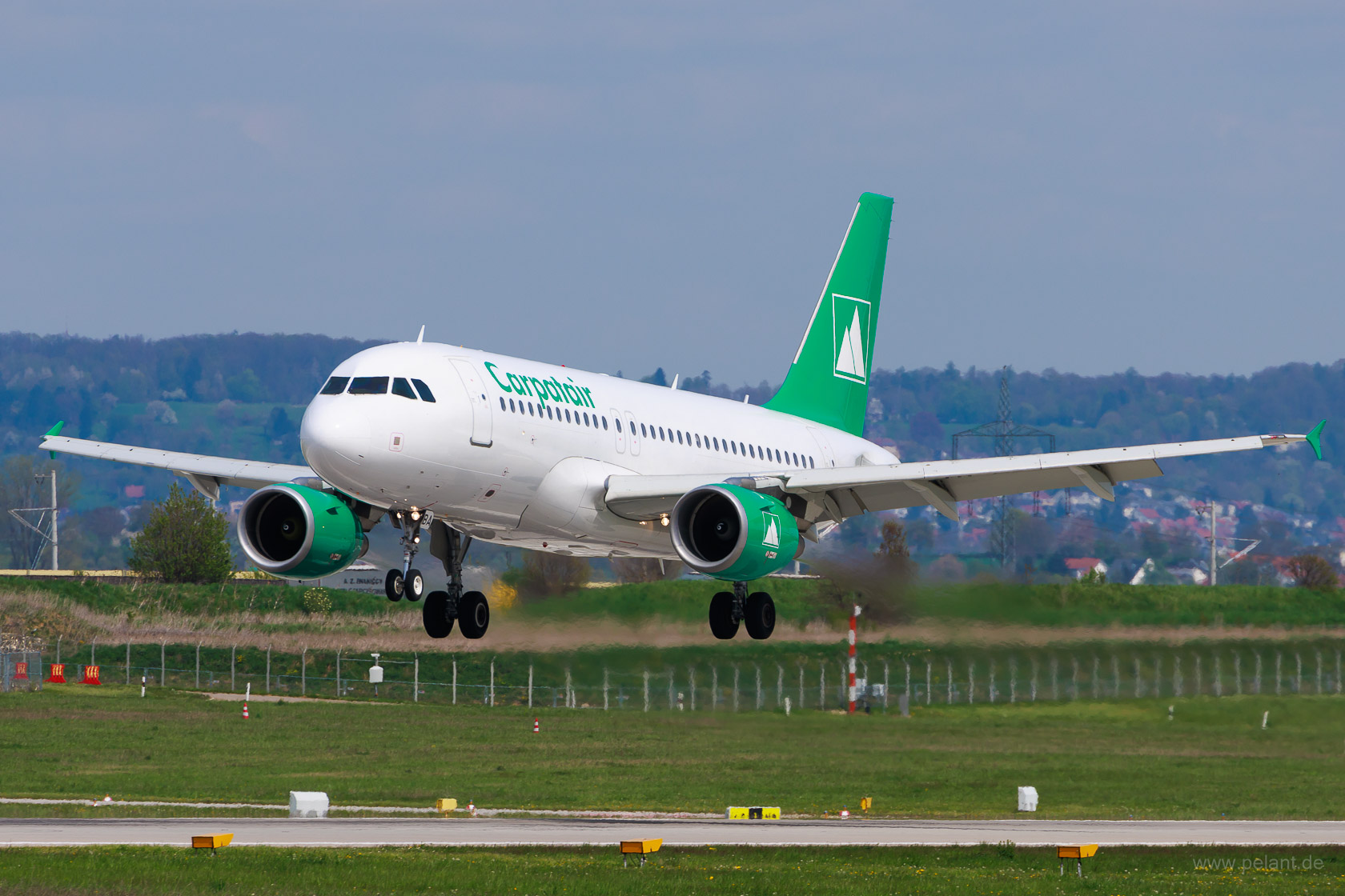 YR-ABA Carpatair Airbus A319-111 in Stuttgart / STR