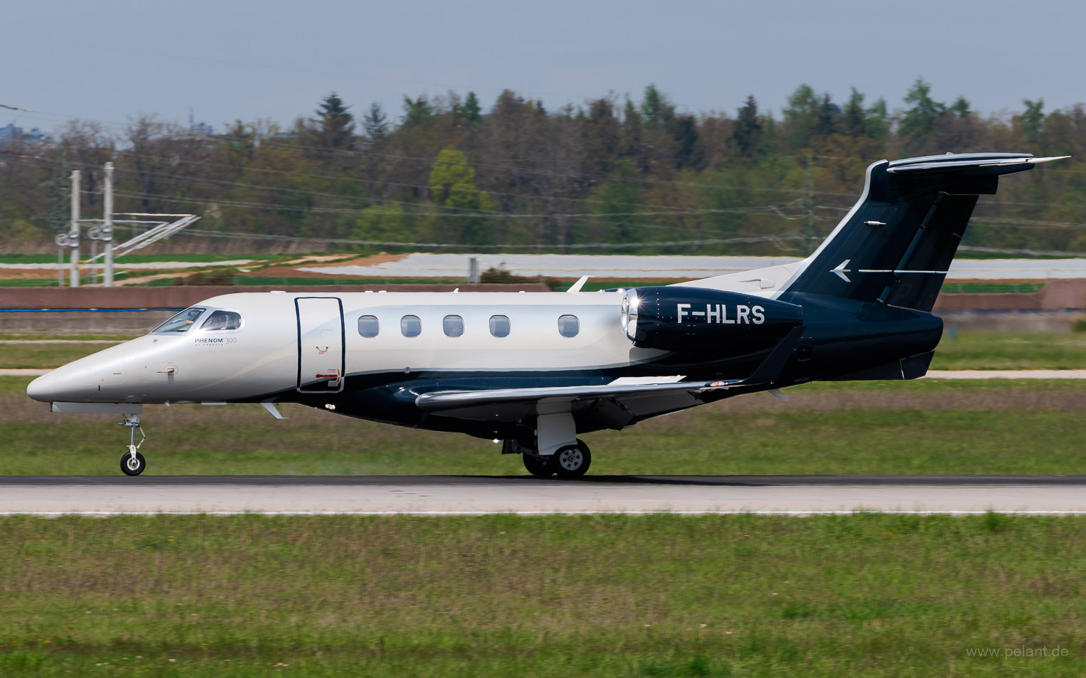 F-HLRS ? Embraer 505 Phenom 300 in Stuttgart / STR