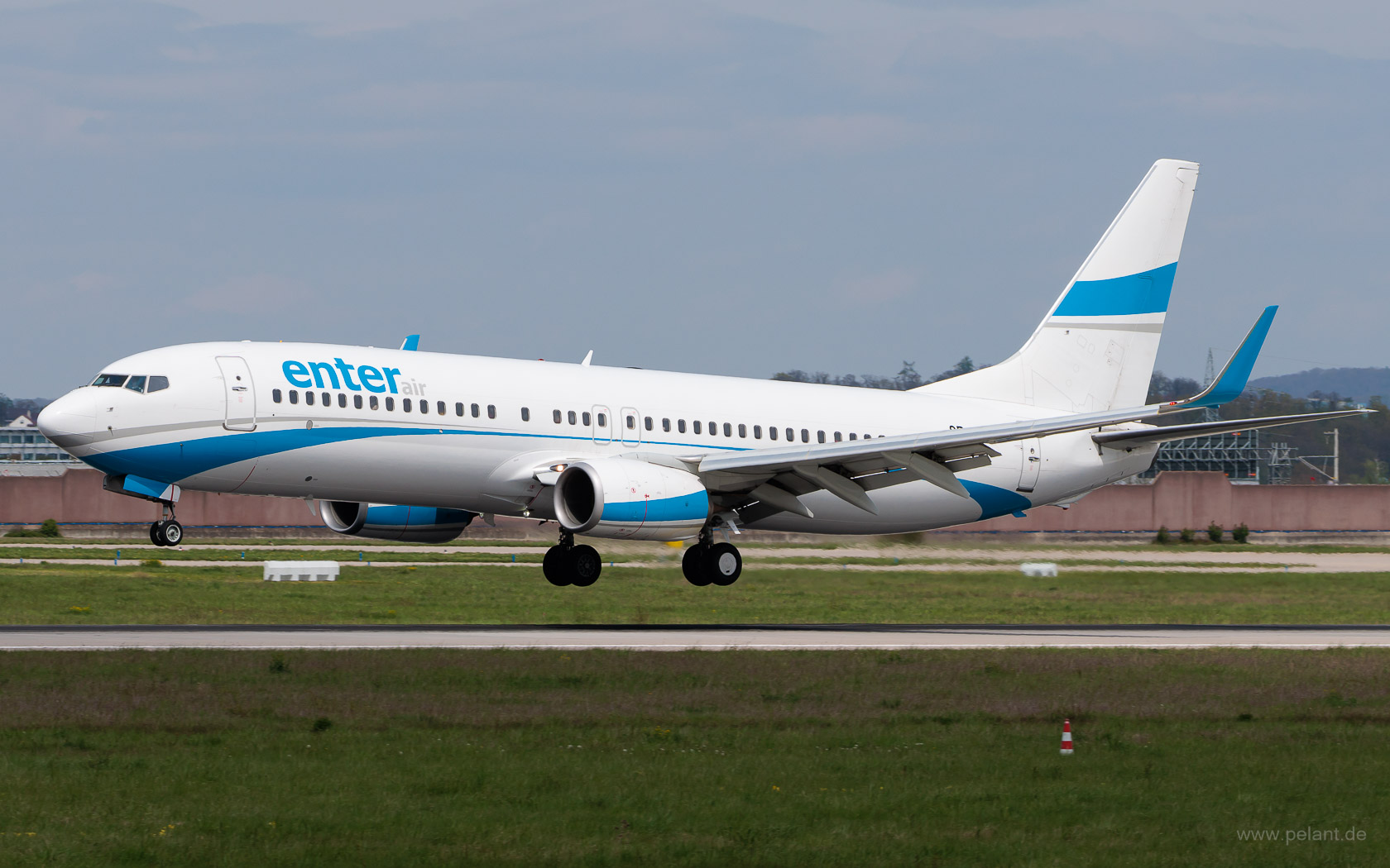 SP-ESF Enter Air Boeing 737-8AS in Stuttgart / STR