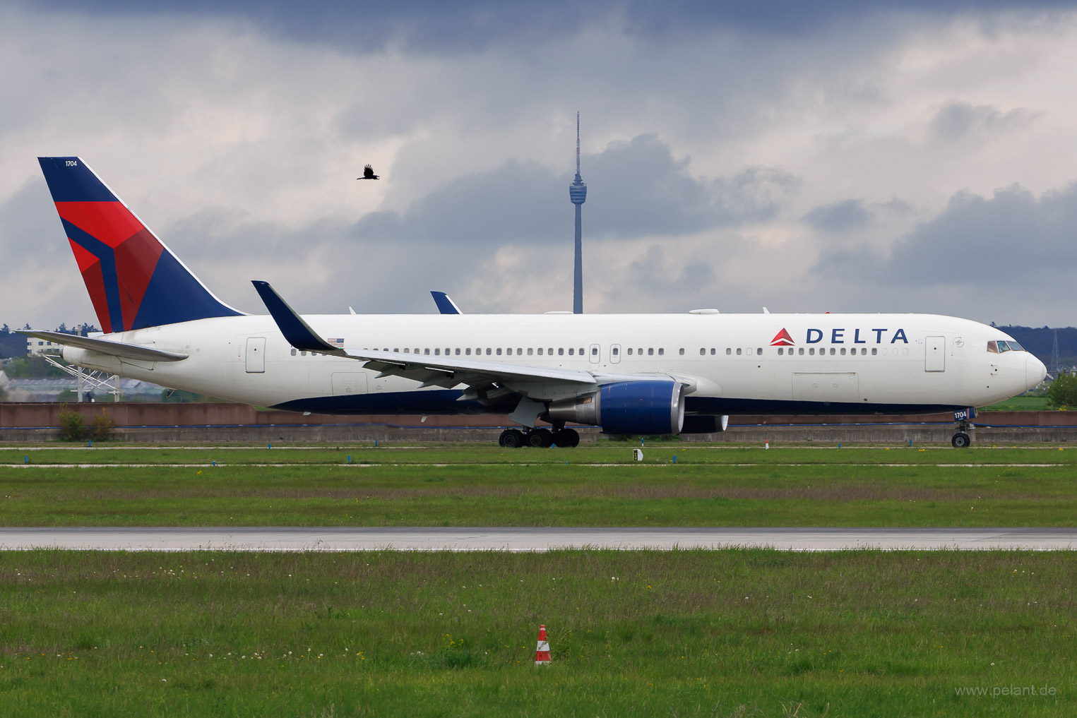 N174DZ Delta Boeing 767-332ER in Stuttgart / STR
