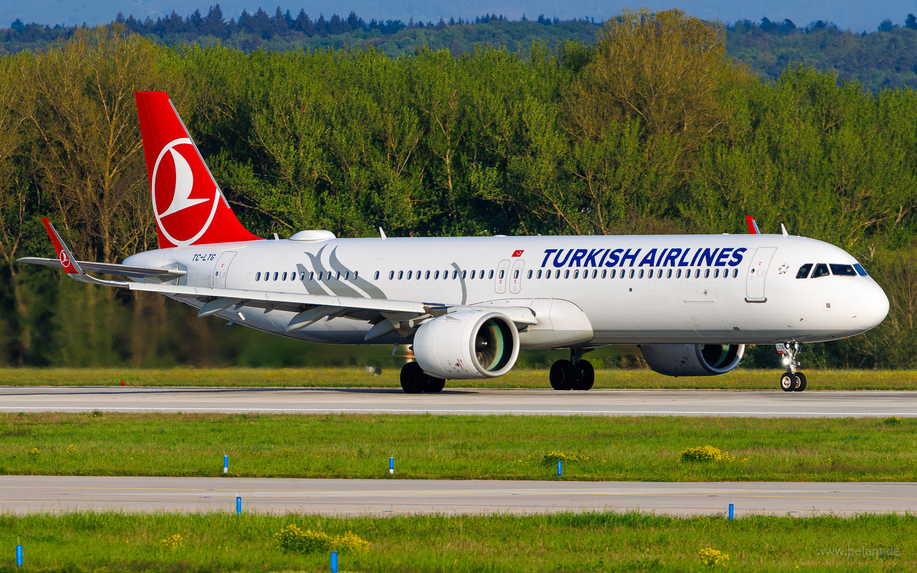 TC-LTG Turkish Airlines Airbus A321-271NX in Stuttgart / STR