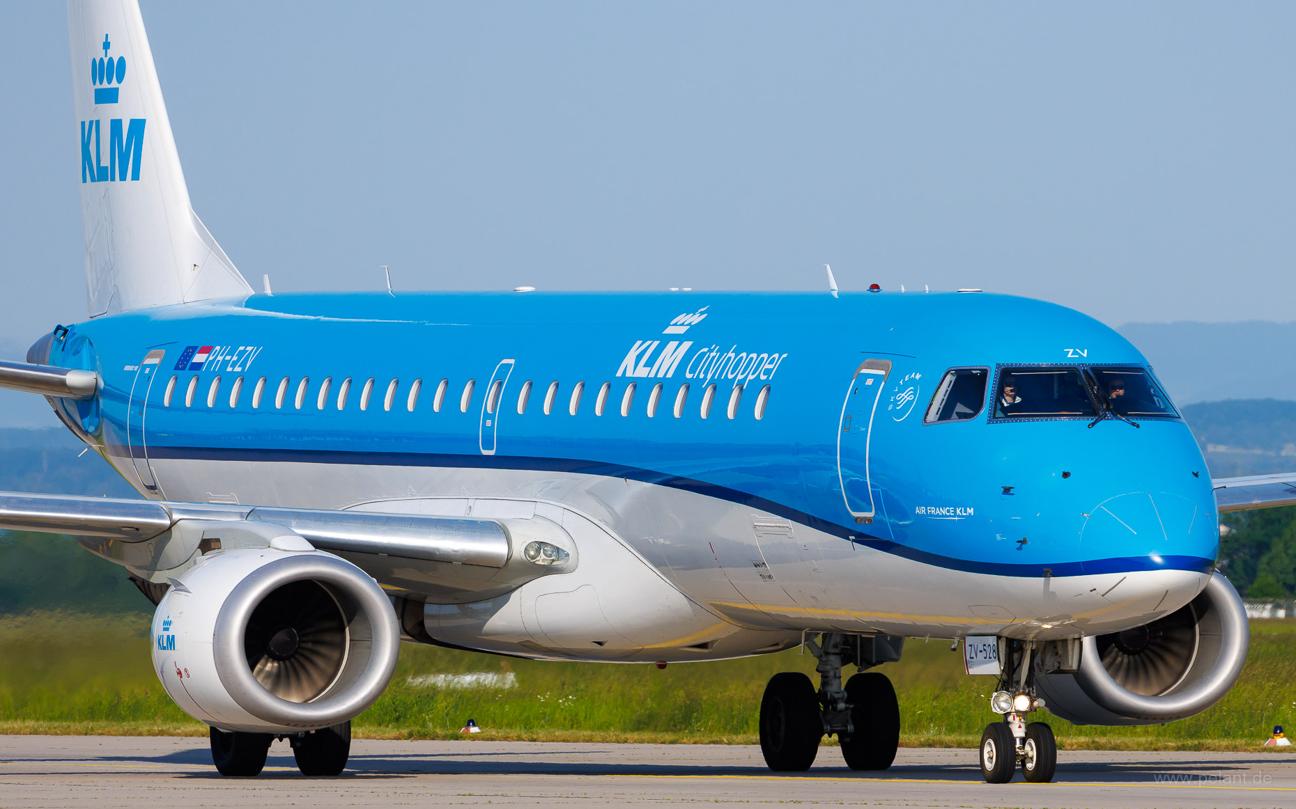 PH-EZV KLM cityhopper Embraer 190 in Stuttgart / STR