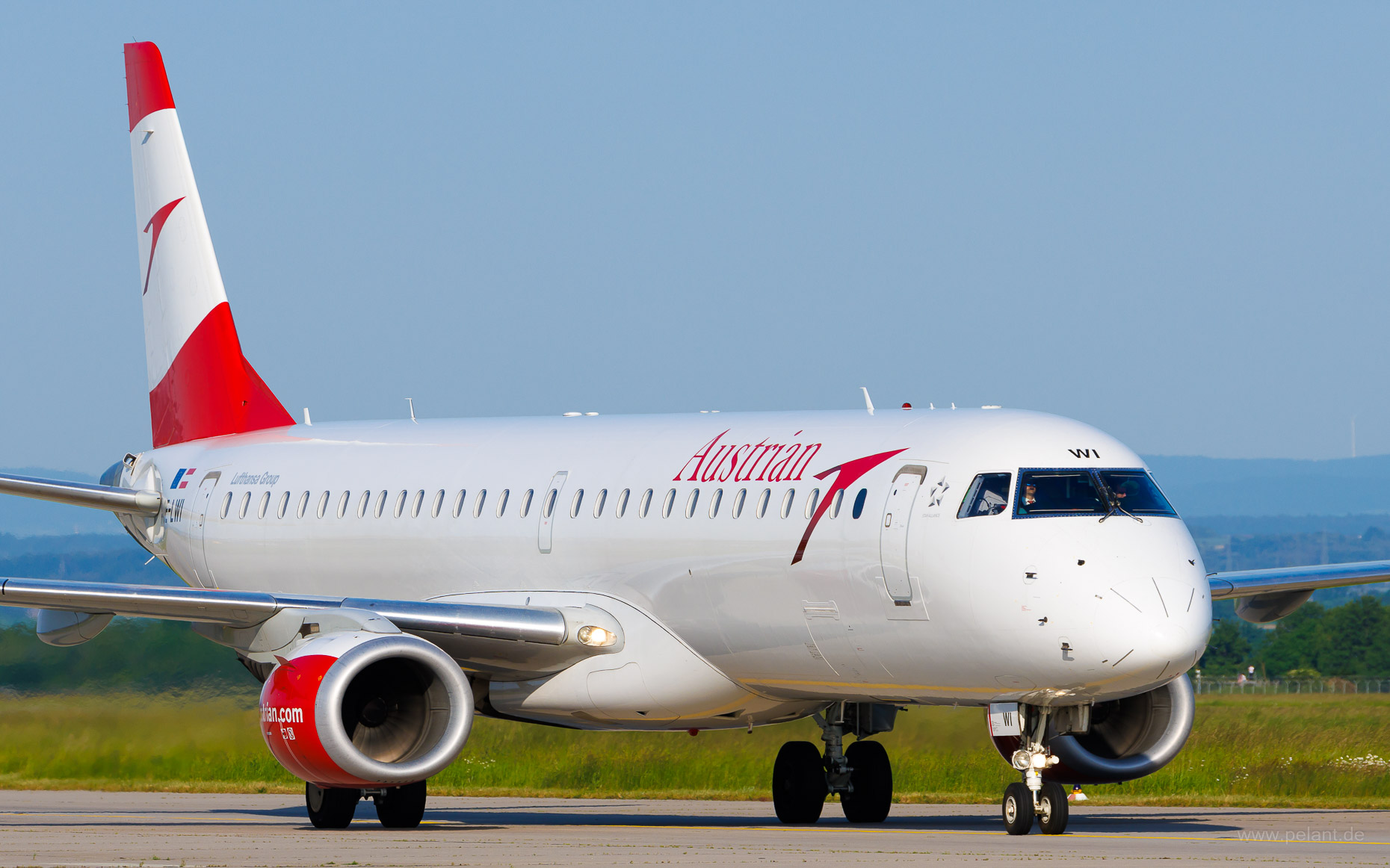 OE-LWI Austrian Airlines Embraer 195 in Stuttgart / STR