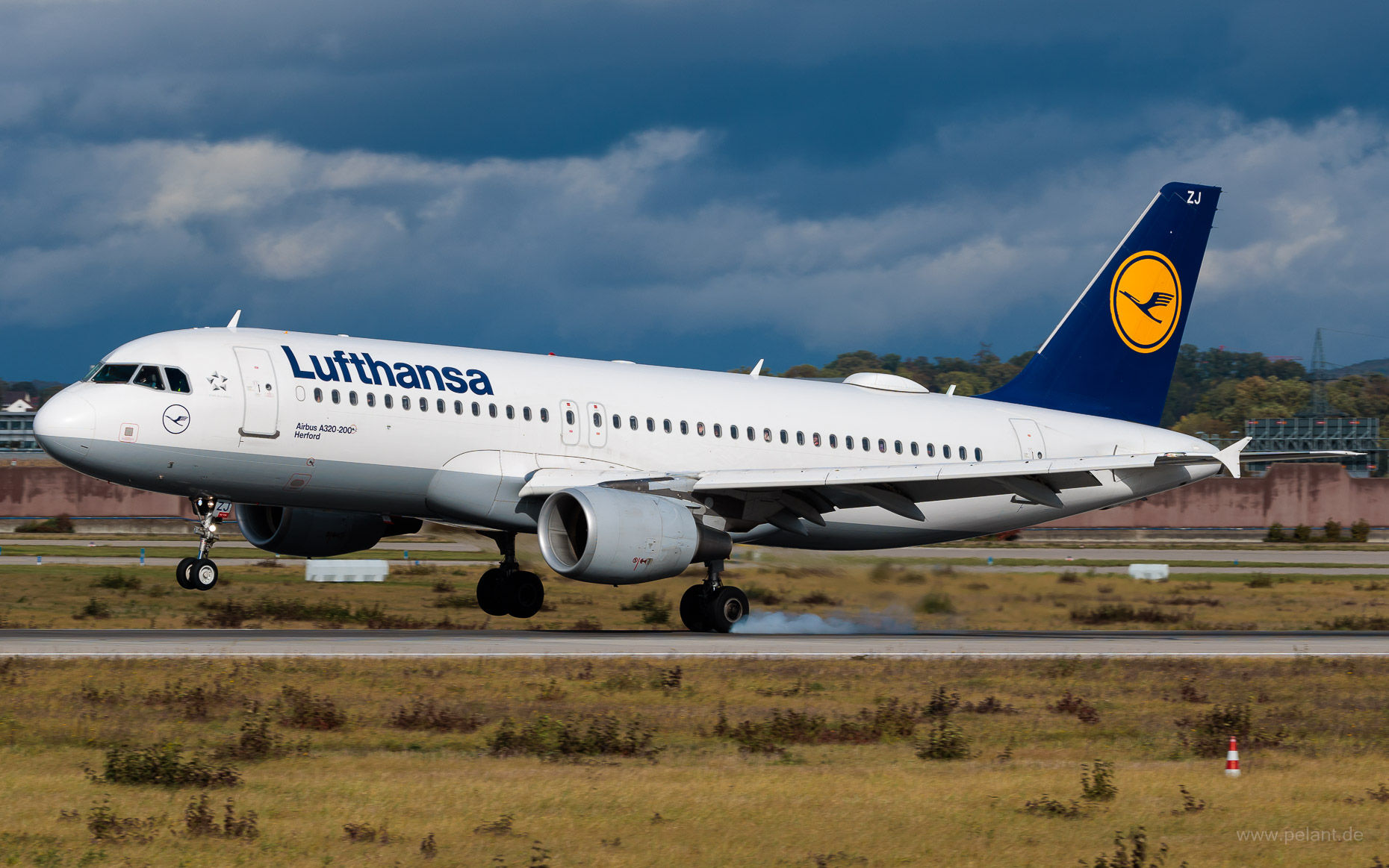 D-AIZJ Lufthansa Airbus A320-214 in Stuttgart / STR