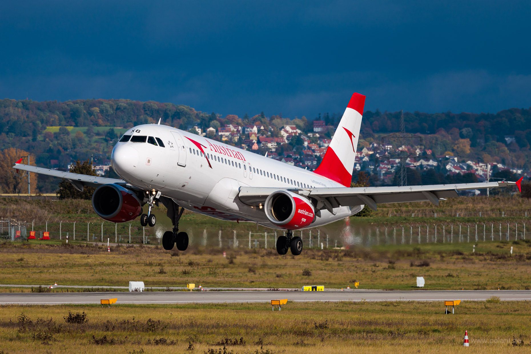 OE-LXB Austrian Airlines Airbus A320-216 in Stuttgart / STR