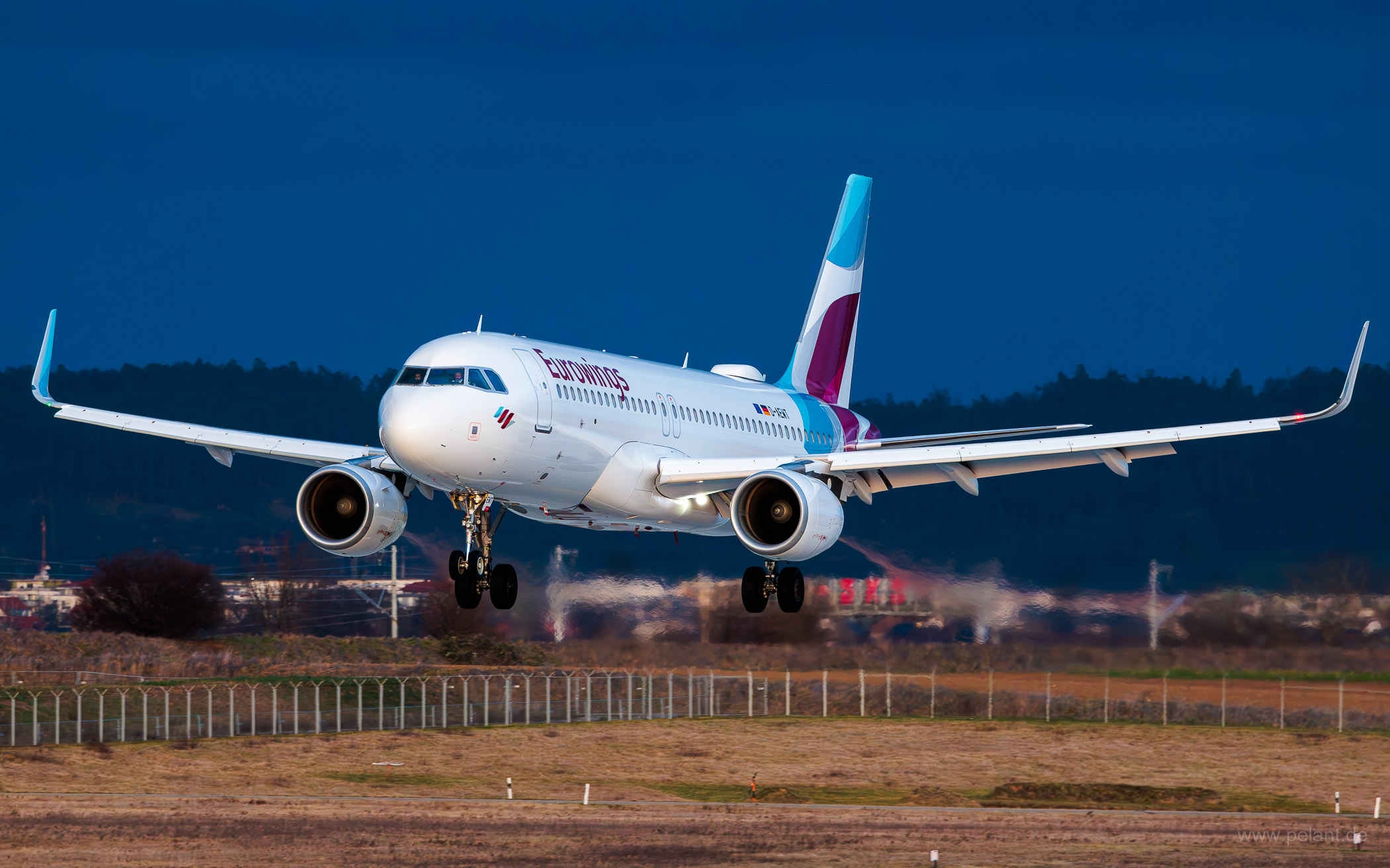 D-AEWT Eurowings Airbus A320-214 in Stuttgart / STR