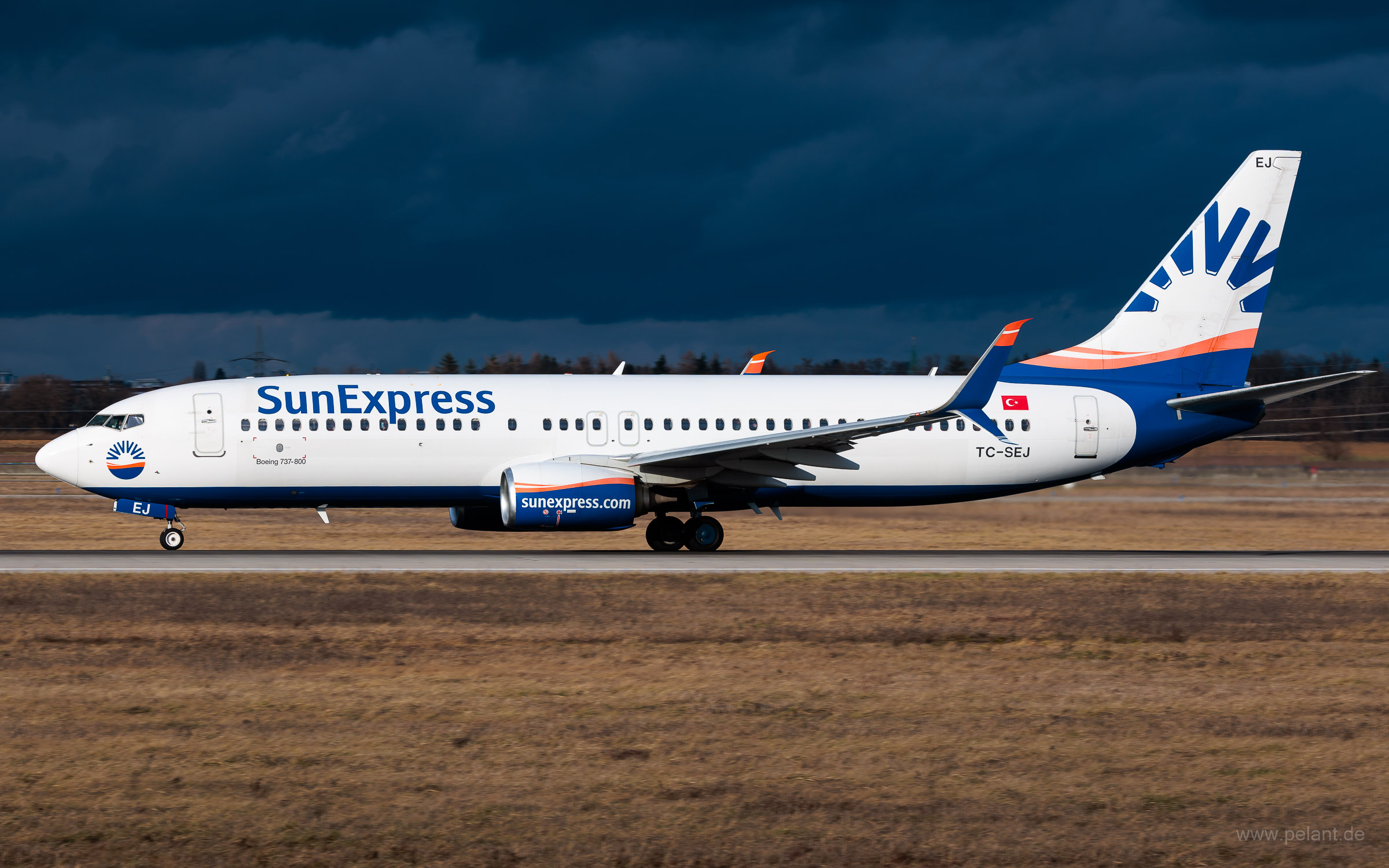 TC-SEJ SunExpress Boeing 737-8HC in Stuttgart / STR