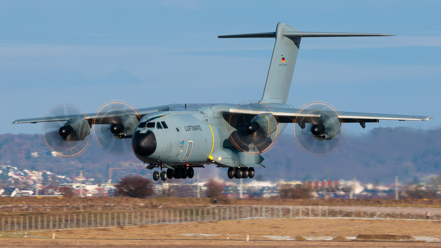 54+32 Luftwaffe Airbus A400M Atlas in Stuttgart / STR