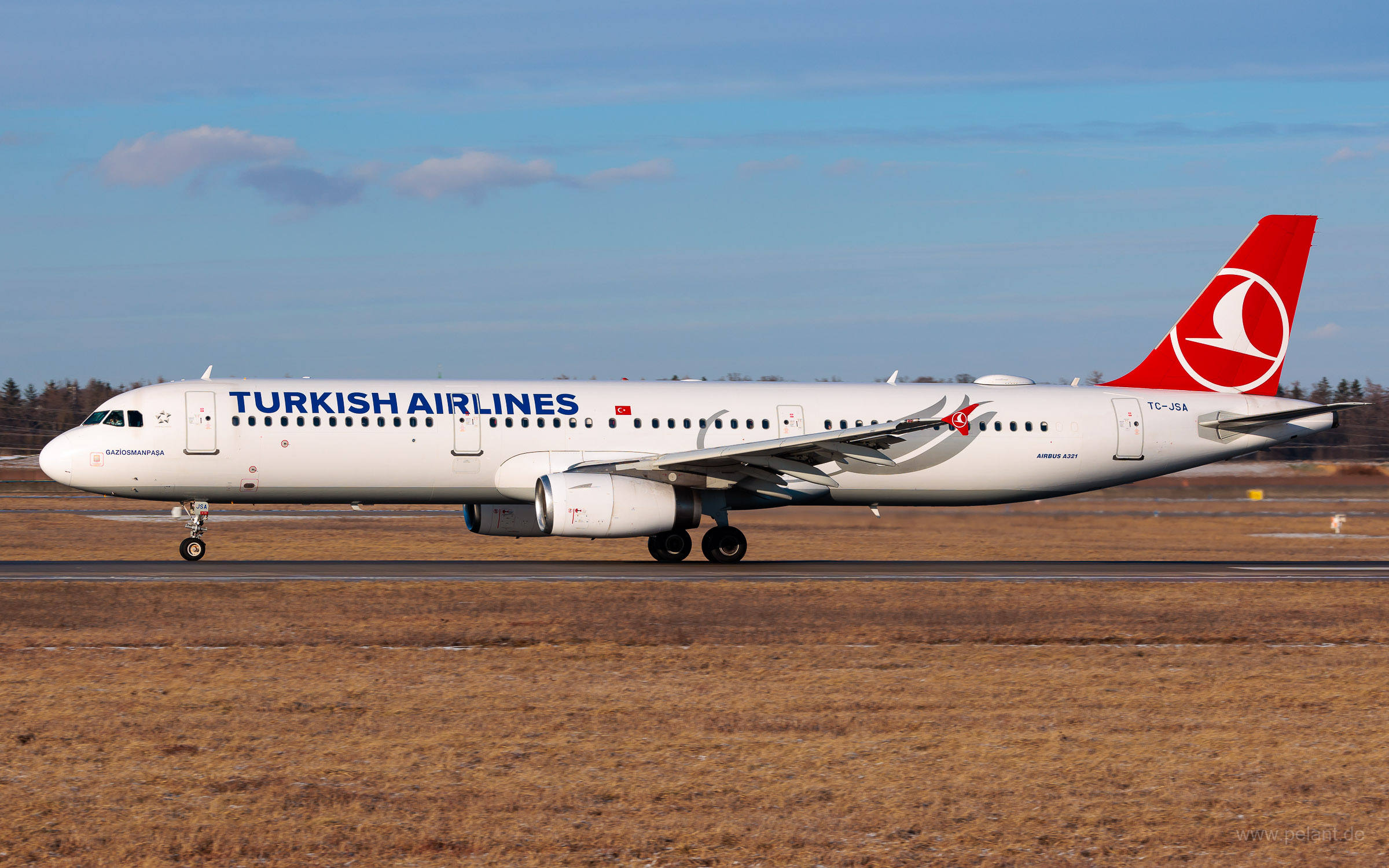 TC-JSA Turkish Airlines Airbus A321-231 in Stuttgart / STR