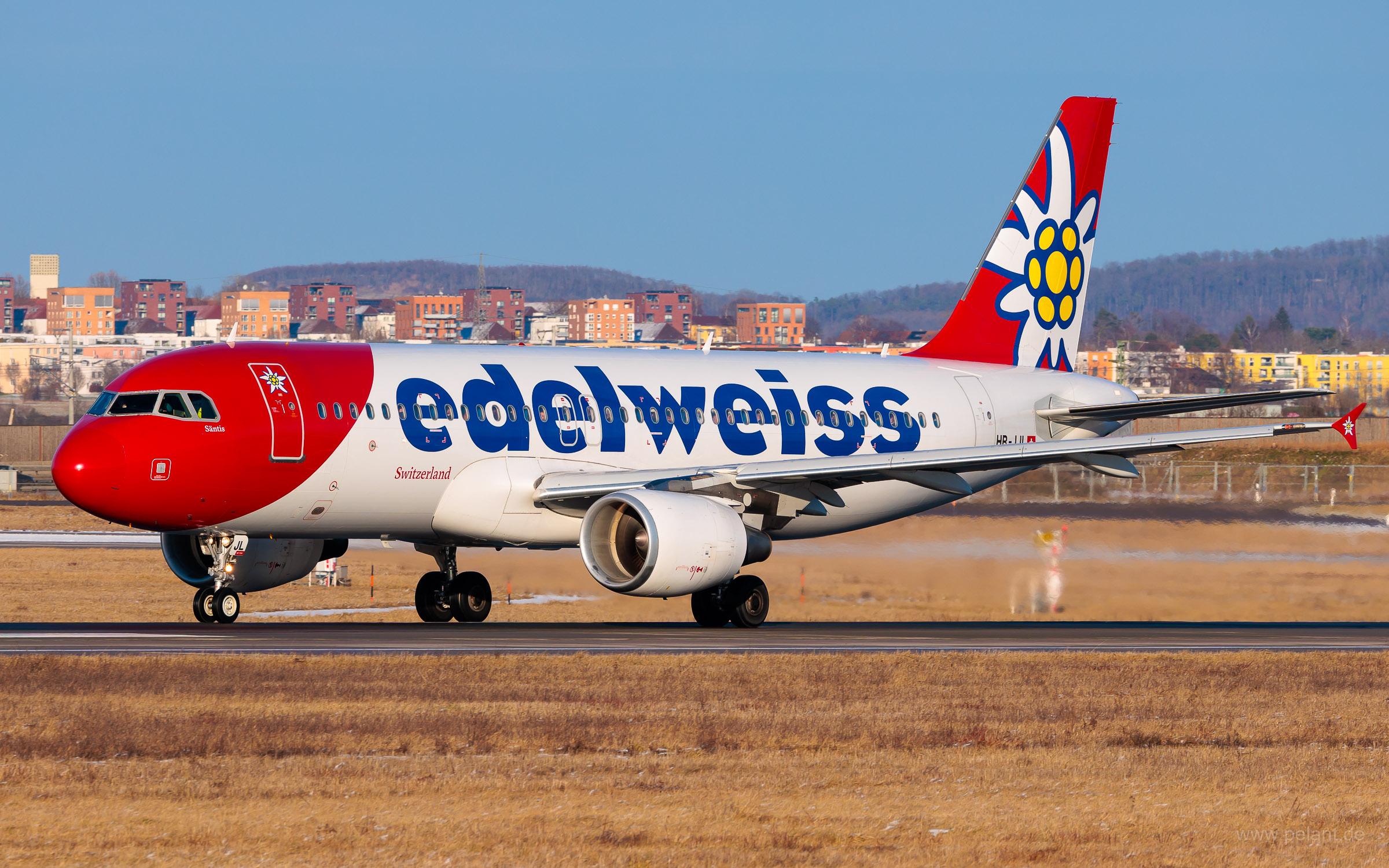 HB-JJL Edelweiss Air Airbus A320-214 in Stuttgart / STR