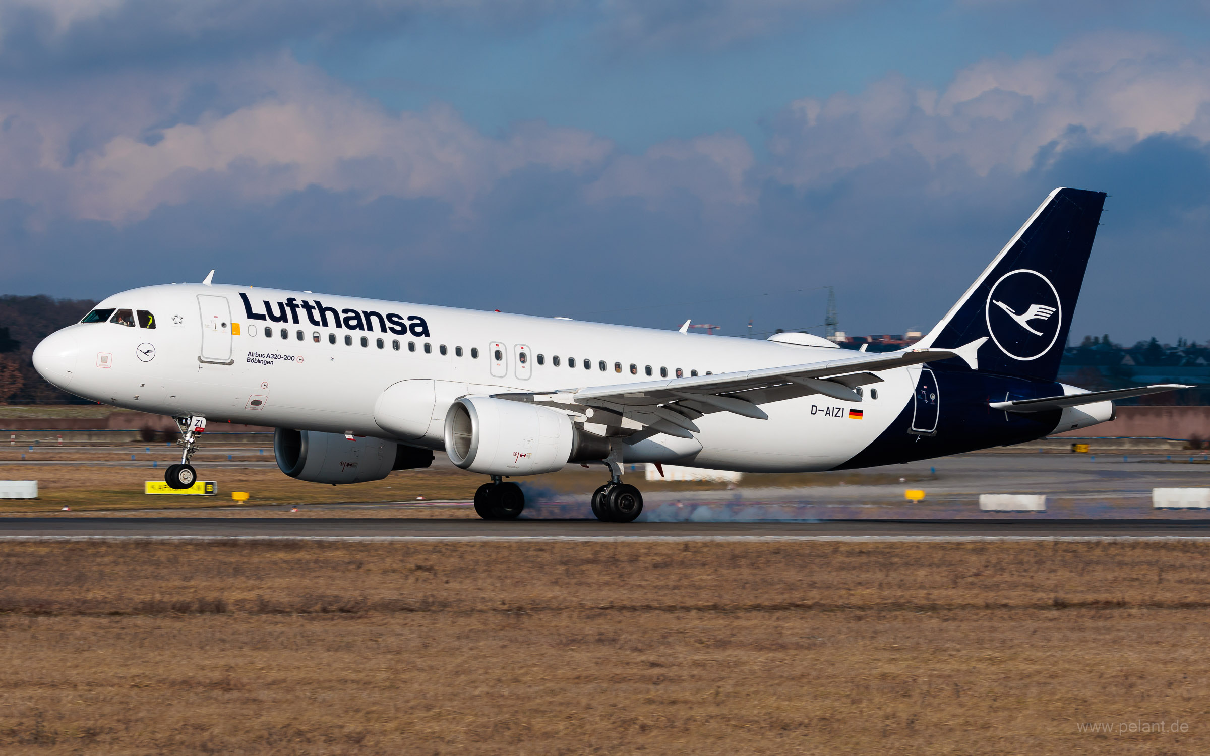 D-AIZI Lufthansa Airbus A320-214 in Stuttgart / STR