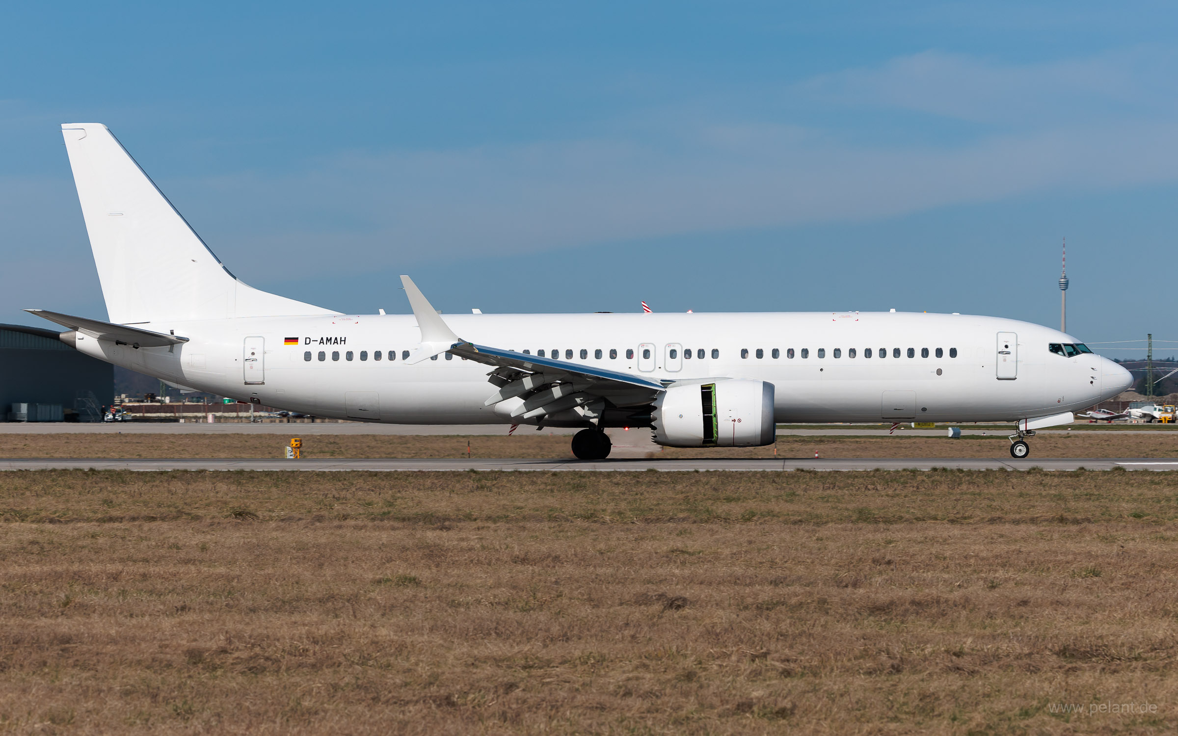D-AMAH TUIfly Boeing 737 MAX 8 in Stuttgart / STR (ganz weiß Livery)