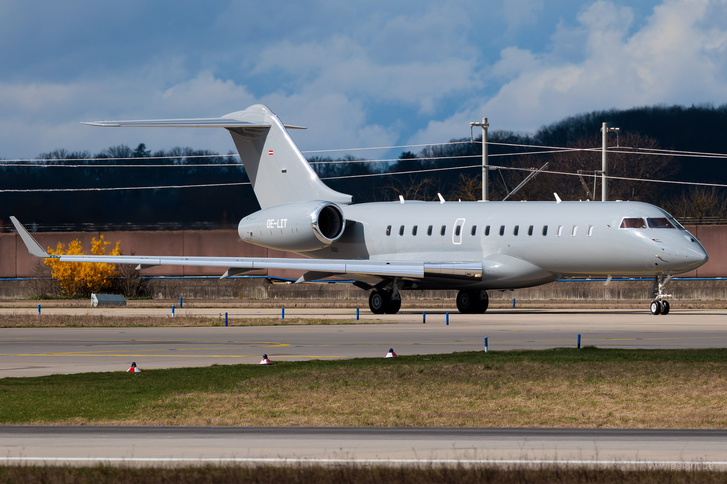 OE-LIT ? Bombardier Global 6000 in Stuttgart / STR