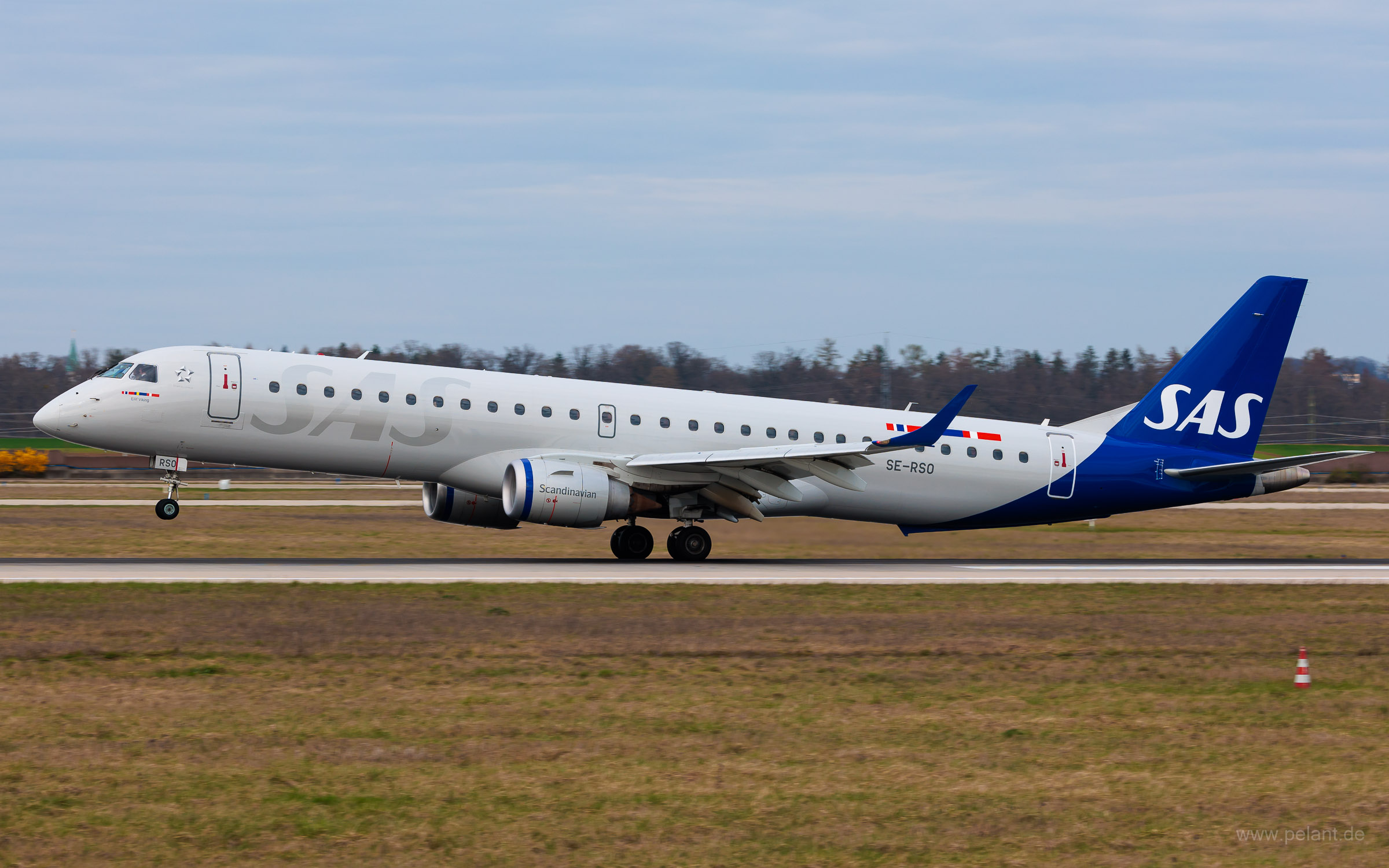 SE-RSO SAS Embraer 195 in Stuttgart / STR