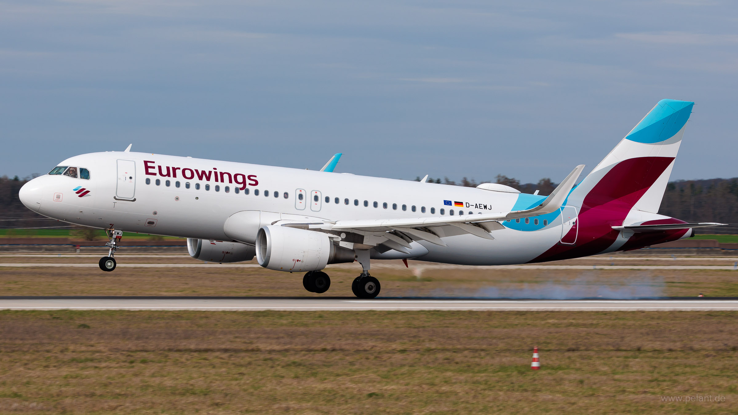 D-AEWJ Eurowings Airbus A320-214 in Stuttgart / STR