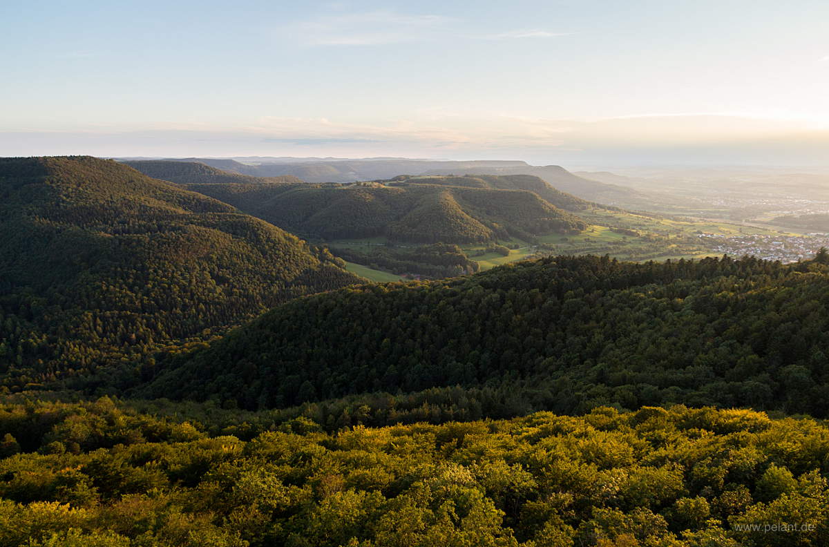 View from Roßbergturm of the edge of the Schwäbische Alb (Albtrauf)