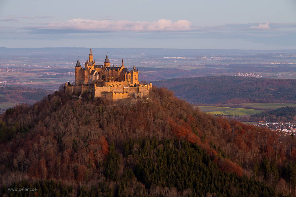 Burg Hohenzollern in der Morgendämmerung