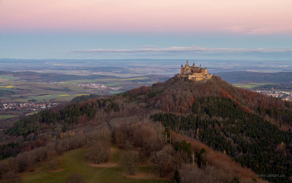 Burg Hohenzollern in der Morgendämmerung